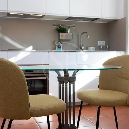 Chic Urban In Eixample Apartment