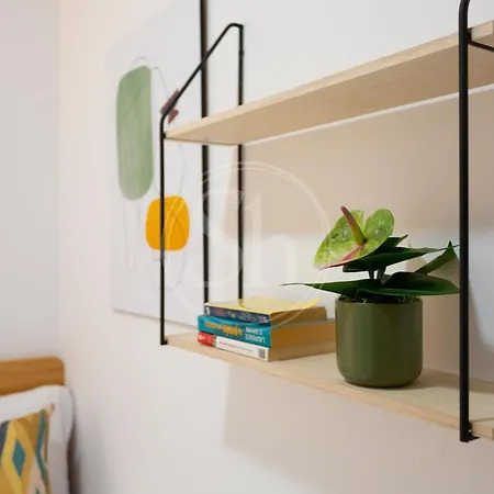 Chic Urban In Eixample Apartment